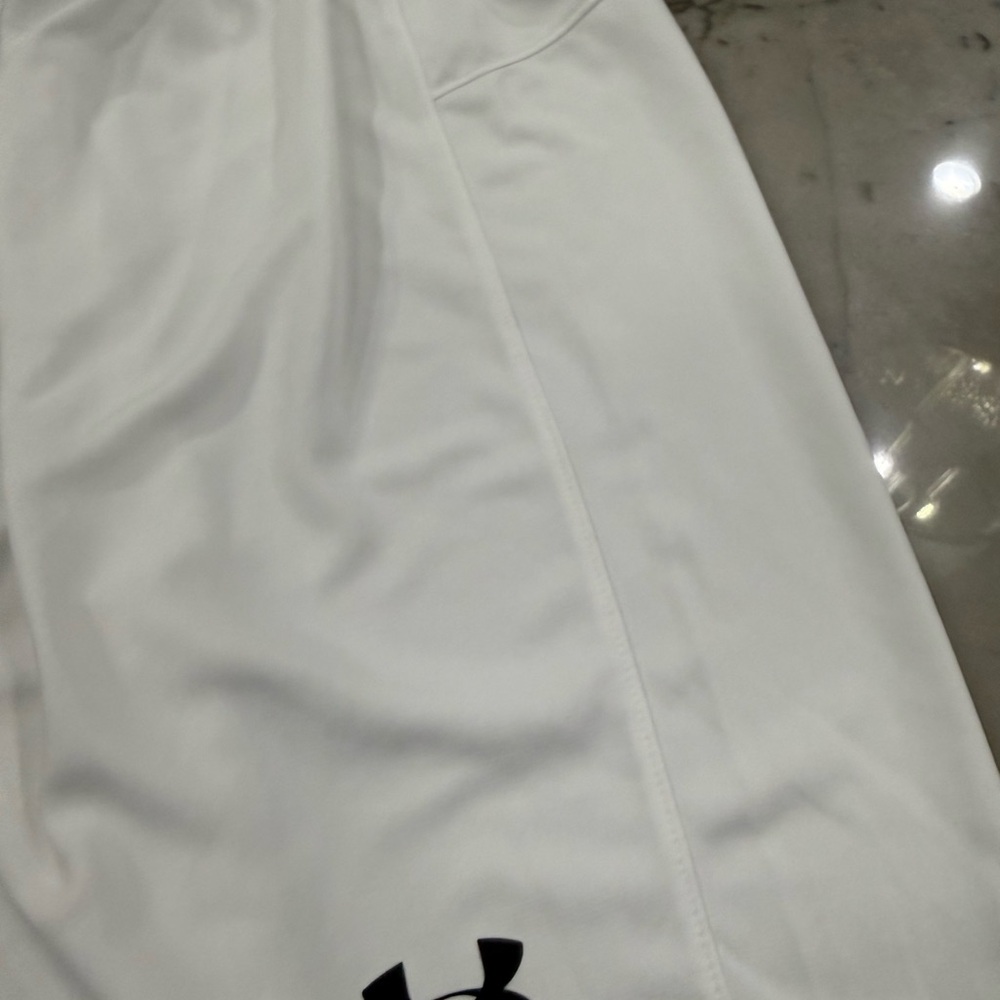 Under Armour Men’s White Athletic Training Shorts with Black Logo (NWOT) - Picture 3 of 6